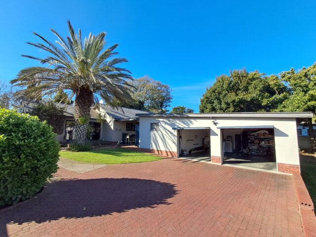  4  Dagbreek Street, Onder Papegaaiberg, Stellenbosch 